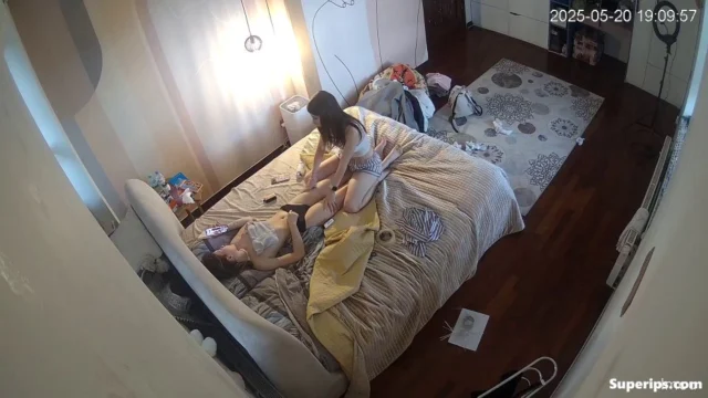 IPCAM – Teenage lesbian girls engage in groping IPCAM – Teenage lesbian girls engage in groping