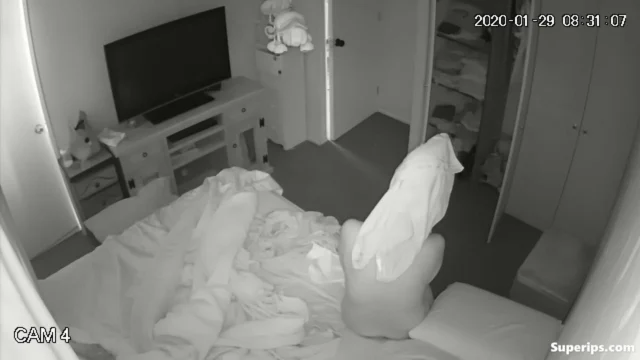 IPCAM – Gorgeous European mom gets dressed in her room IPCAM – Gorgeous European mom gets dressed in her room