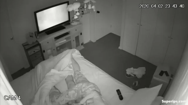 IPCAM – Married woman gives her husband a handjob IPCAM – Married woman gives her husband a handjob