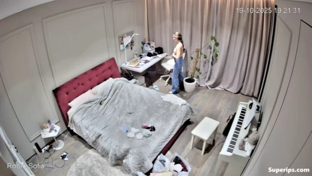IPCAM – Cute naked German girl watches porn IPCAM – Cute naked German girl watches porn