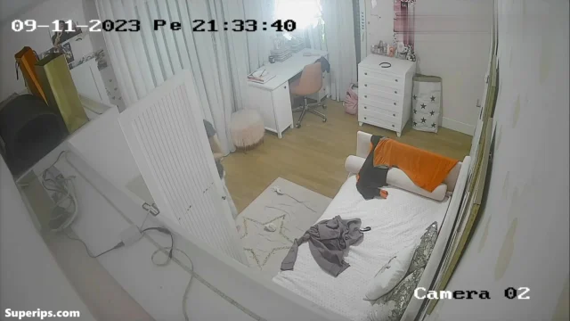 IPCAM – Petite French girl rubs her pussy IPCAM – Petite French girl rubs her pussy