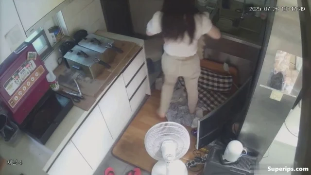 IPCAM – Poor Korean college girl lives in a kitchen IPCAM – Poor Korean college girl lives in a kitchen