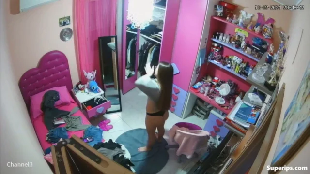 IPCAM – Petite Italian girl gets dressed slowly IPCAM – Petite Italian girl gets dressed slowly