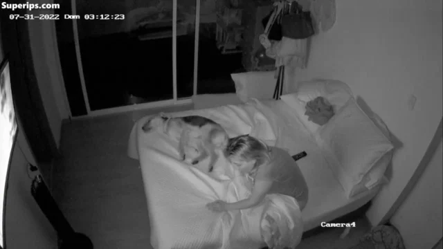 IPCAM – Mature French woman masturbates on her bed IPCAM – Mature French woman masturbates on her bed
