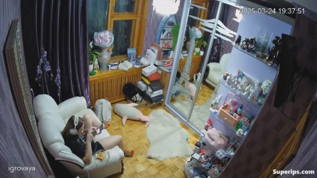 IPCAM – Sweet Ukrainian girl changes her clothes IPCAM – Sweet Ukrainian girl changes her clothes