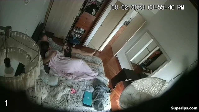 IPCAM – Teenage stepdaughter gives her dad a handjob IPCAM – Teenage stepdaughter gives her dad a handjob