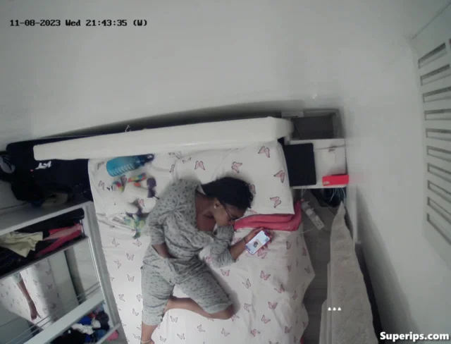 IPCAM – Black lesbian teen masturbates while watching TikTok IPCAM – Black lesbian teen masturbates while watching TikTok