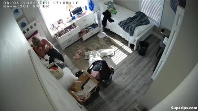IPCAM – British college girl gets dressed in her room IPCAM – British college girl gets dressed in her room