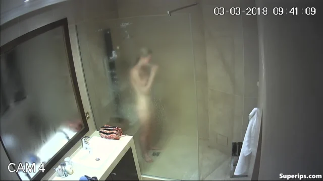 IPCAM – Skinny blonde takes a long shower IPCAM – Skinny blonde takes a long shower